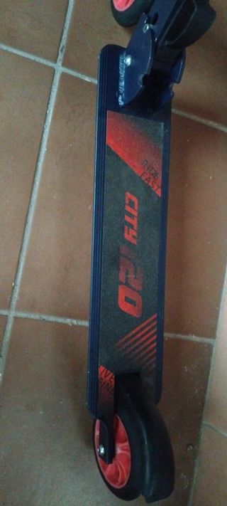 Patinete infantil azul y rojo