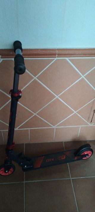 Patinete infantil azul y rojo