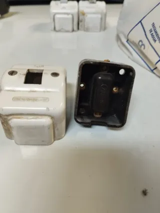 Llaves de luz antiguas (interruptores)