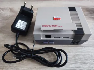 Raspberry Pi 3 B con carcasa y mandos Nintendo 