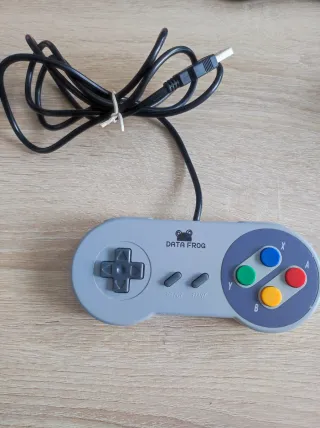 Raspberry Pi 3 B con carcasa y mandos Nintendo 
