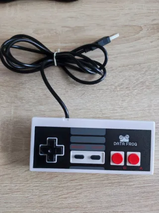 Raspberry Pi 3 B con carcasa y mandos Nintendo 