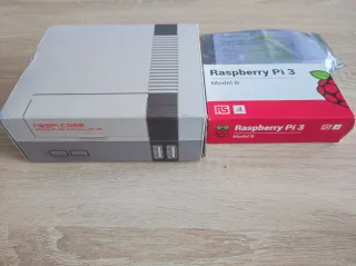 Raspberry Pi 3 B con carcasa y mandos Nintendo 