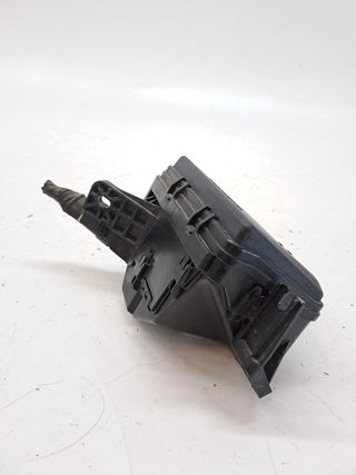 CAJA RELES / FUSIBLES TOYOTA YARIS (5)