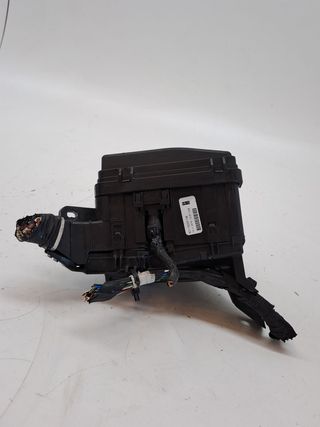 CAJA RELES / FUSIBLES TOYOTA YARIS (6)