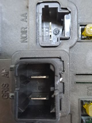 CAJA RELES / FUSIBLES PEUGEOT 407