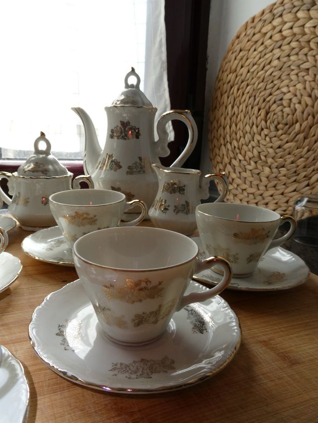 Juego de café porcelana blanco y oro