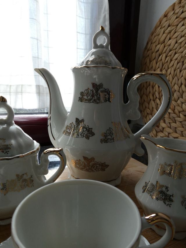 Juego de café porcelana blanco y oro