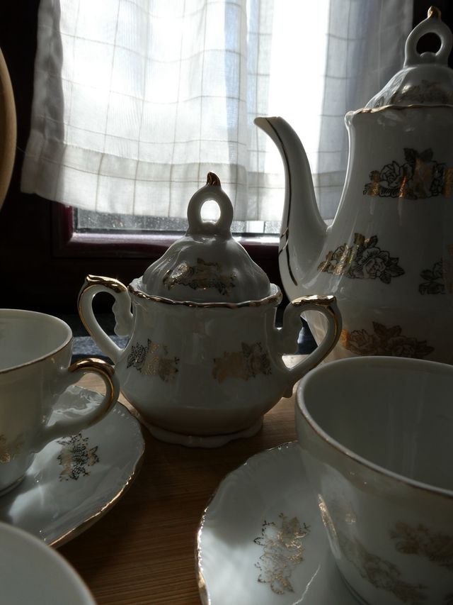 Juego de café porcelana blanco y oro