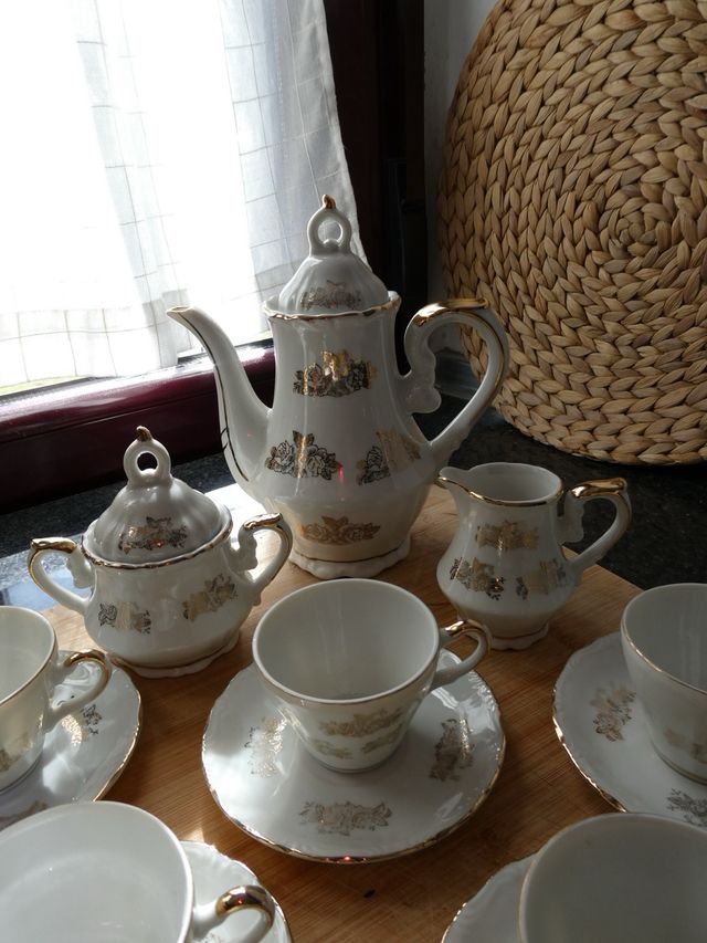 Juego de café porcelana blanco y oro