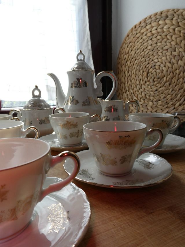 Juego de café porcelana blanco y oro