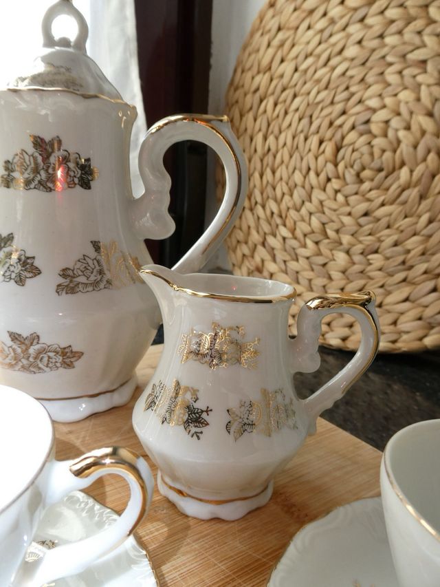 Juego de café porcelana blanco y oro