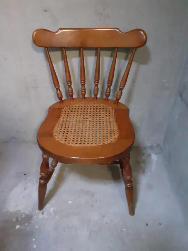 Silla de comedor o auxiliar clásica buen estado