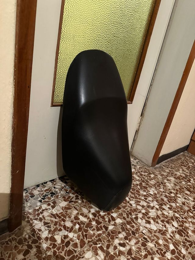 Sella originale Peugeot Vivacity pelle nera