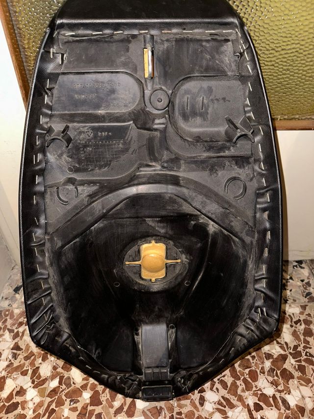 Sella originale Peugeot Vivacity pelle nera