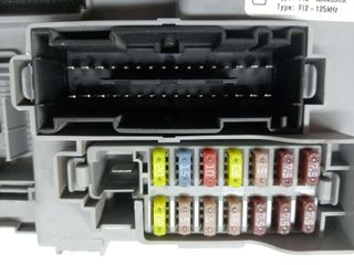 CAJA RELES / FUSIBLES PEUGEOT BIPPER (2)