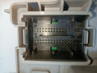 CAJA RELES / FUSIBLES PEUGEOT BIPPER (2)