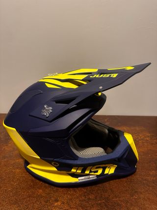Just1 J-18 casco con MIPS