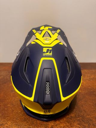 Just1 J-18 casco con MIPS