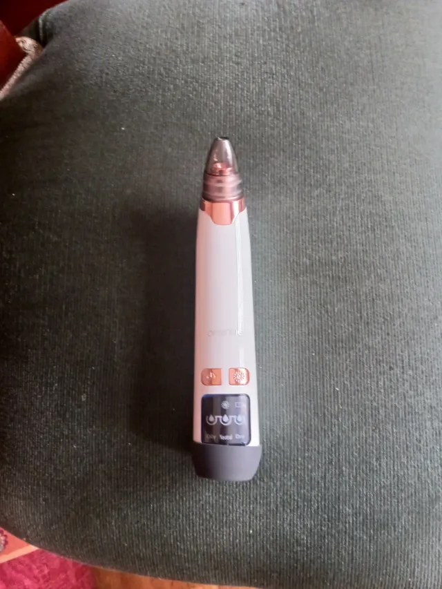 Strumento per la pulizia dei pori