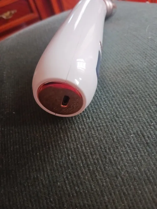 Strumento per la pulizia dei pori