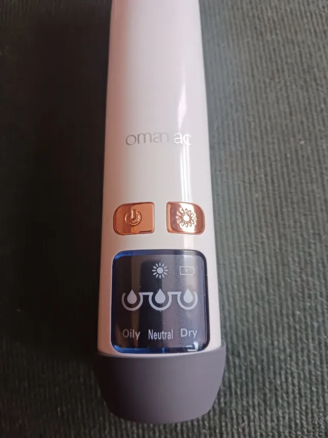 Strumento per la pulizia dei pori