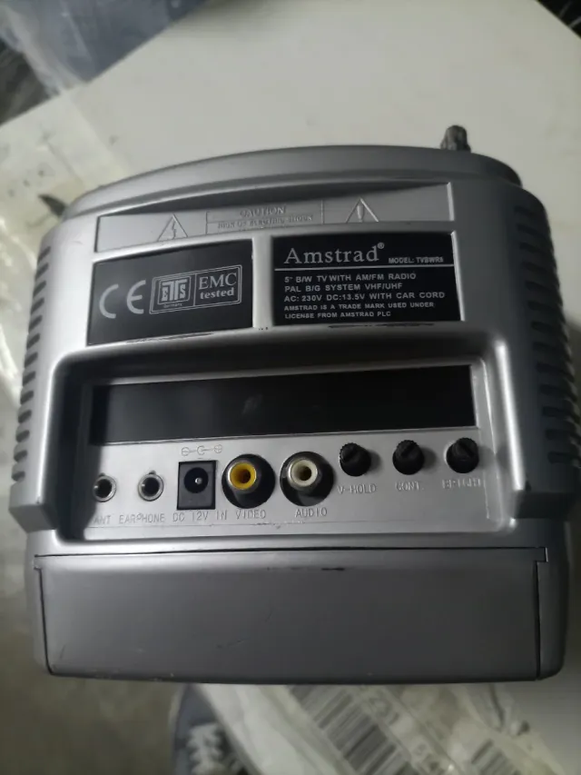 TV Portatile Amstrad con Radio FM