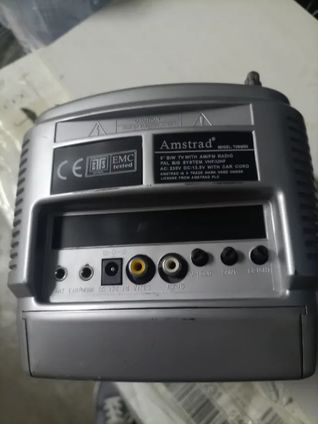 TV Portatile Amstrad con Radio FM