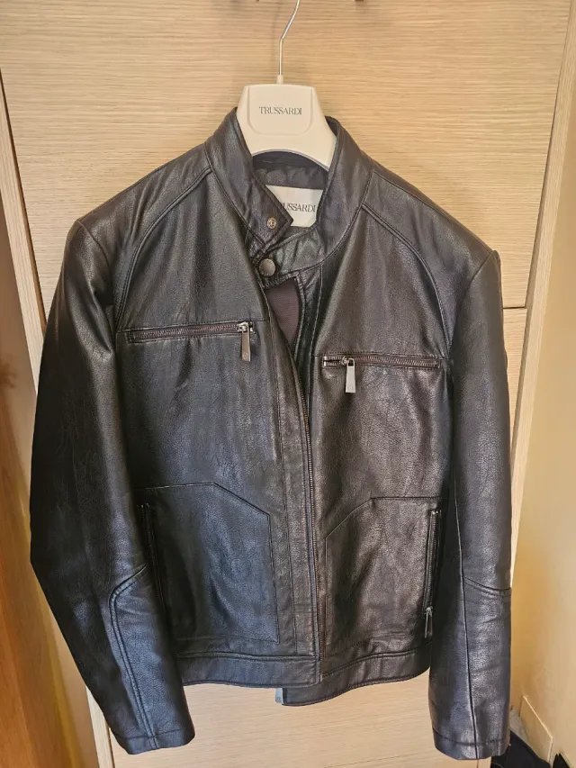 Giacca Pelle Trussardi Nera con segni di usura