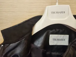 Giacca Pelle Trussardi Nera con segni di usura
