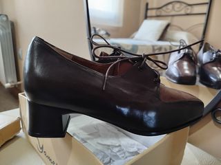 Zapatos de señora marrones de piel 