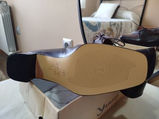 Zapatos de señora marrones de piel 