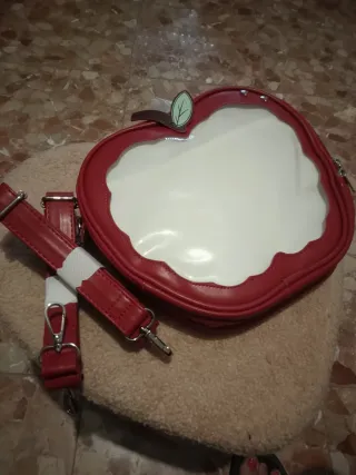 Bolso Rojo con Diseño de Manzana