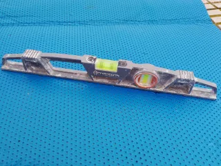 2 Niveles de burbuja Magnussón