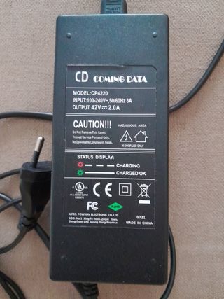 Cargador Patinete Eléctrico