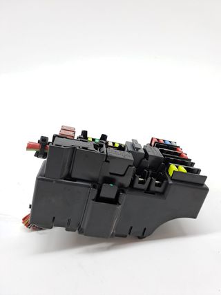 CAJA RELES / FUSIBLES OPEL ADAM (2)