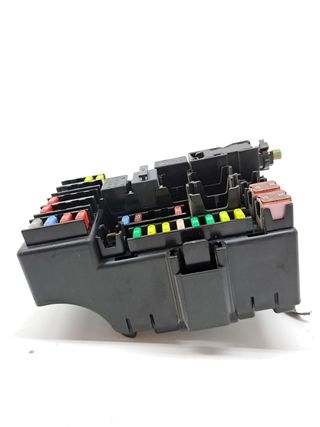 CAJA RELES / FUSIBLES OPEL ADAM (2)