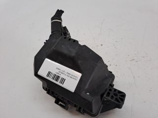 CAJA RELES / FUSIBLES TOYOTA YARIS (8)