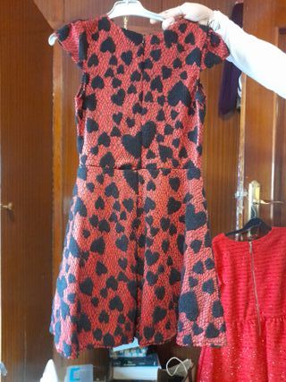 Vestido rojo y negro con corazones