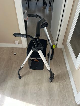 Andador Plegable con Asiento y Bolsa