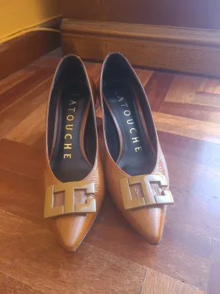 Zapatos de tacón Latouche marrones con detalle dor