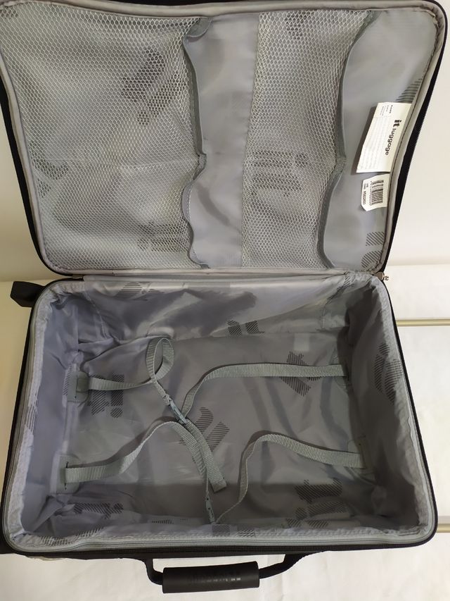 Maleta de viaje negra