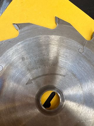 Sierra circular Virutex 180mm