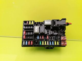CAJA RELES / FUSIBLES OPEL CORSA E (2)