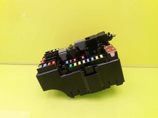 CAJA RELES / FUSIBLES OPEL CORSA E (2)