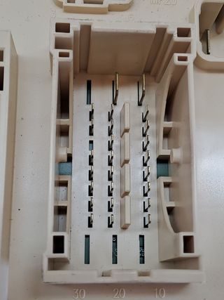 CAJA RELES / FUSIBLES KIA CEED (4)