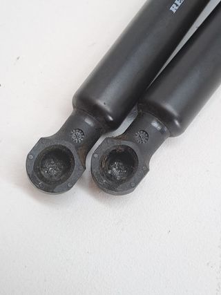 AMORTIGUADORES MALETERO / PORTON DACIA SANDERO (7)