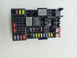 CAJA RELES / FUSIBLES OPEL CORSA F (3)