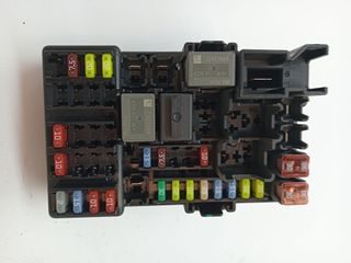CAJA RELES / FUSIBLES OPEL CORSA E (3)