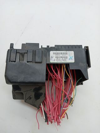 CAJA RELES / FUSIBLES RENAULT LAGUNA III (2)